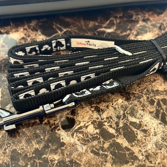 Disney Tails Leash- Never Used- Tag discarded - Picture 3 of 3